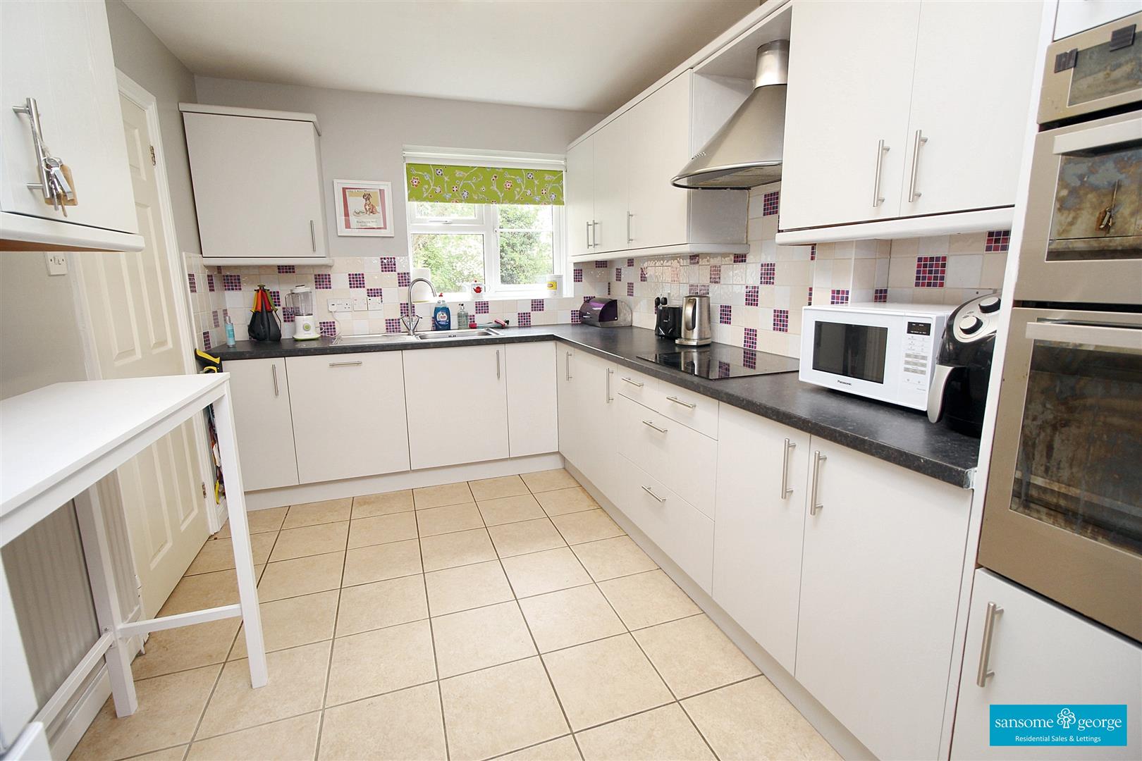 4 bed property in Manor Park Close, Reading